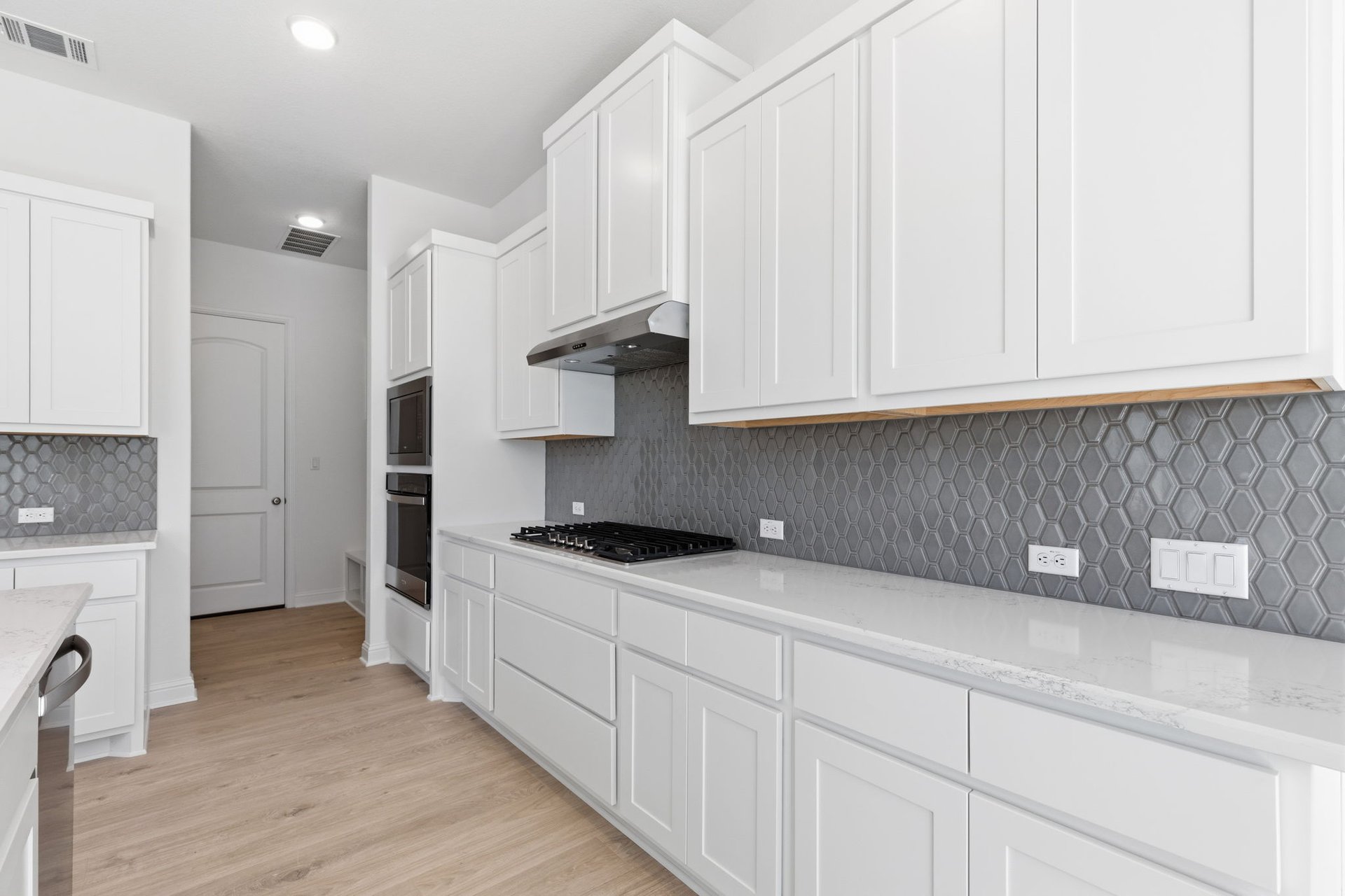 372 Wood Thrush Run Kyle, TX 78640 - Photo 12 of 38 Stunning finishes in Light & Bright Kitchen