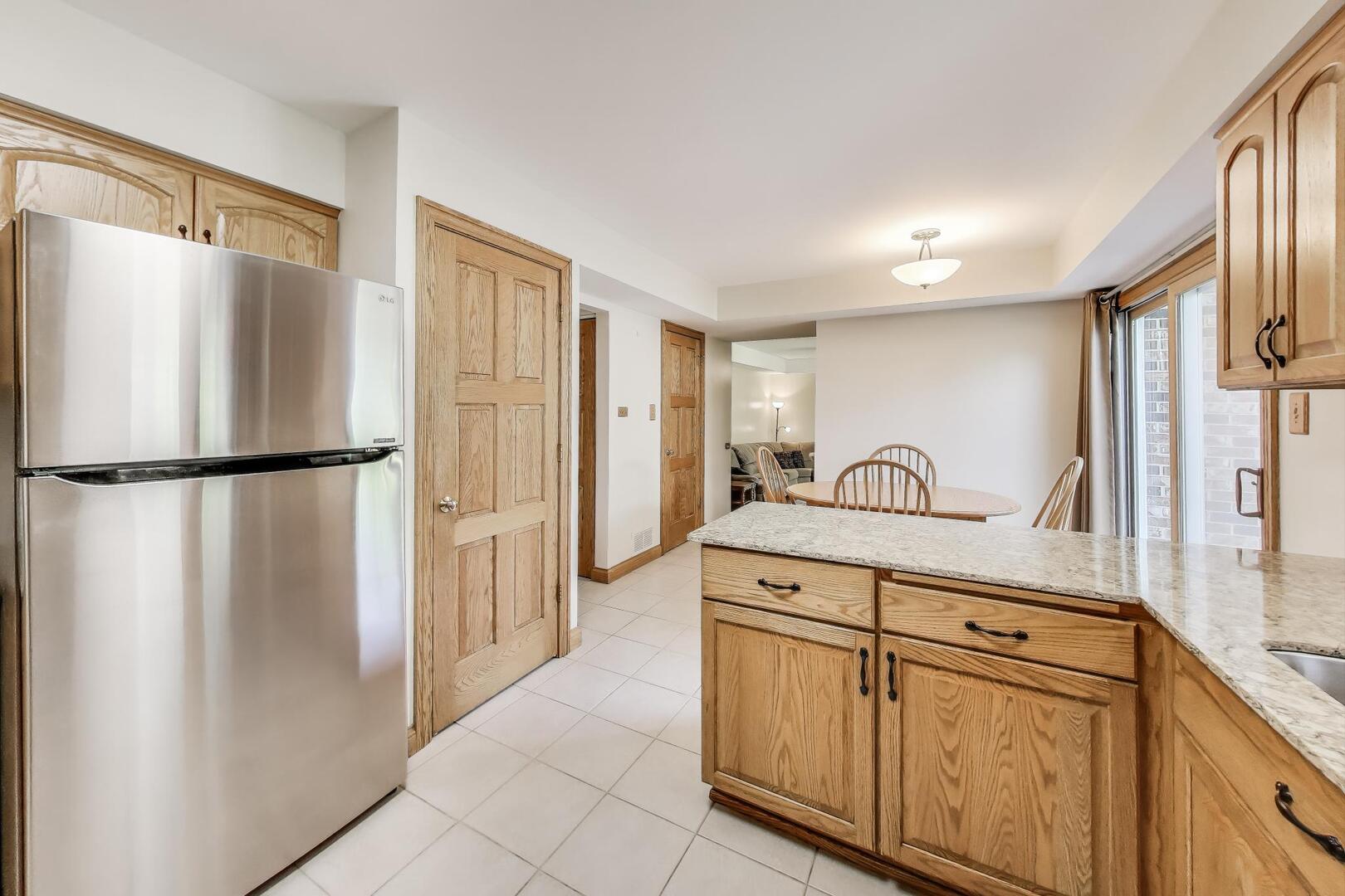 206 West Hintz Road Arlington Heights, IL 60004 - Photo 9 of 42
