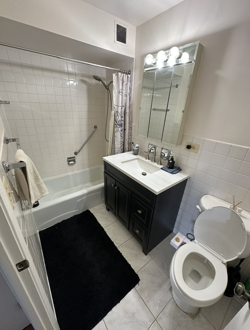 6325 North Sheridan Road, Unit 1008 Chicago, IL 60660 - Photo 11 of 17 Gallery Image 11