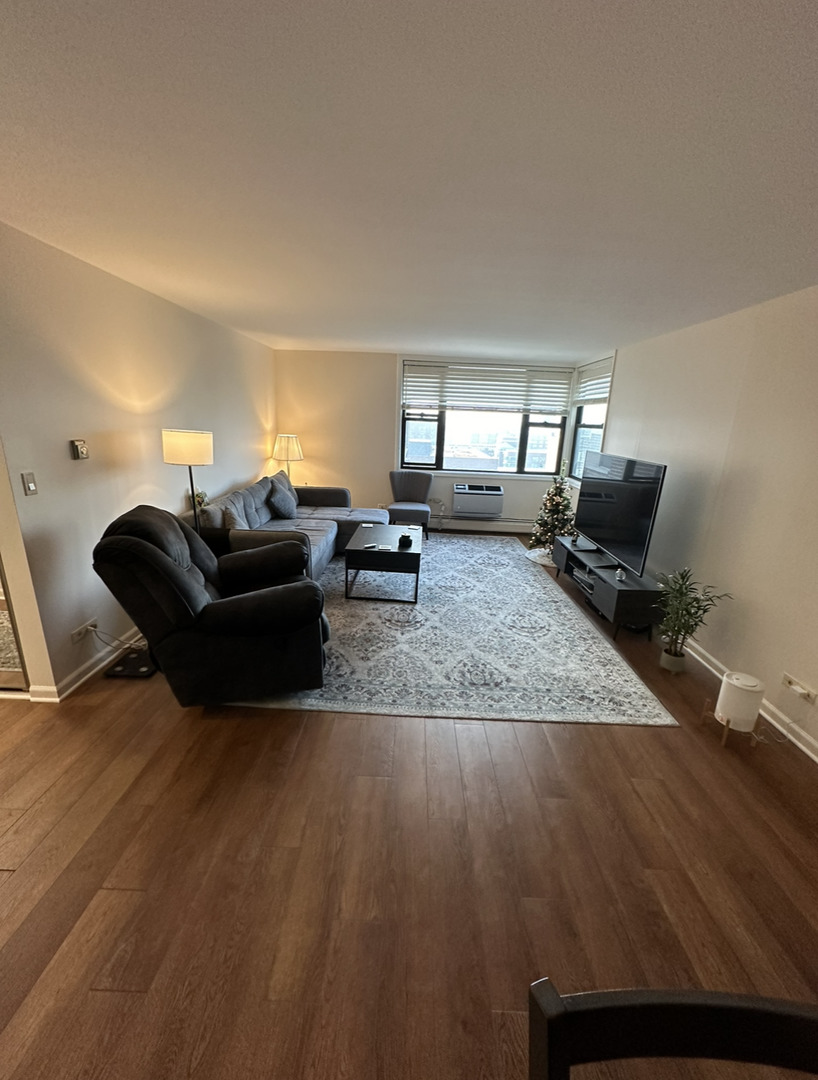6325 North Sheridan Road, Unit 1008 Chicago, IL 60660 - Photo 5 of 17 Gallery Image 5