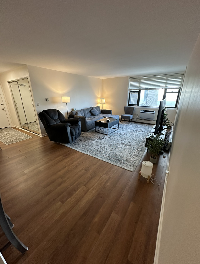 6325 North Sheridan Road, Unit 1008 Chicago, IL 60660 - Photo 6 of 17 Gallery Image 6