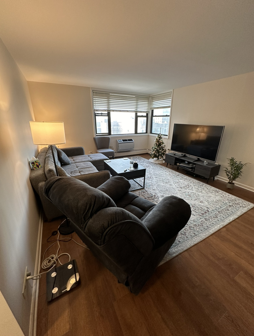 6325 North Sheridan Road, Unit 1008 Chicago, IL 60660 - Photo 7 of 17 Gallery Image 7
