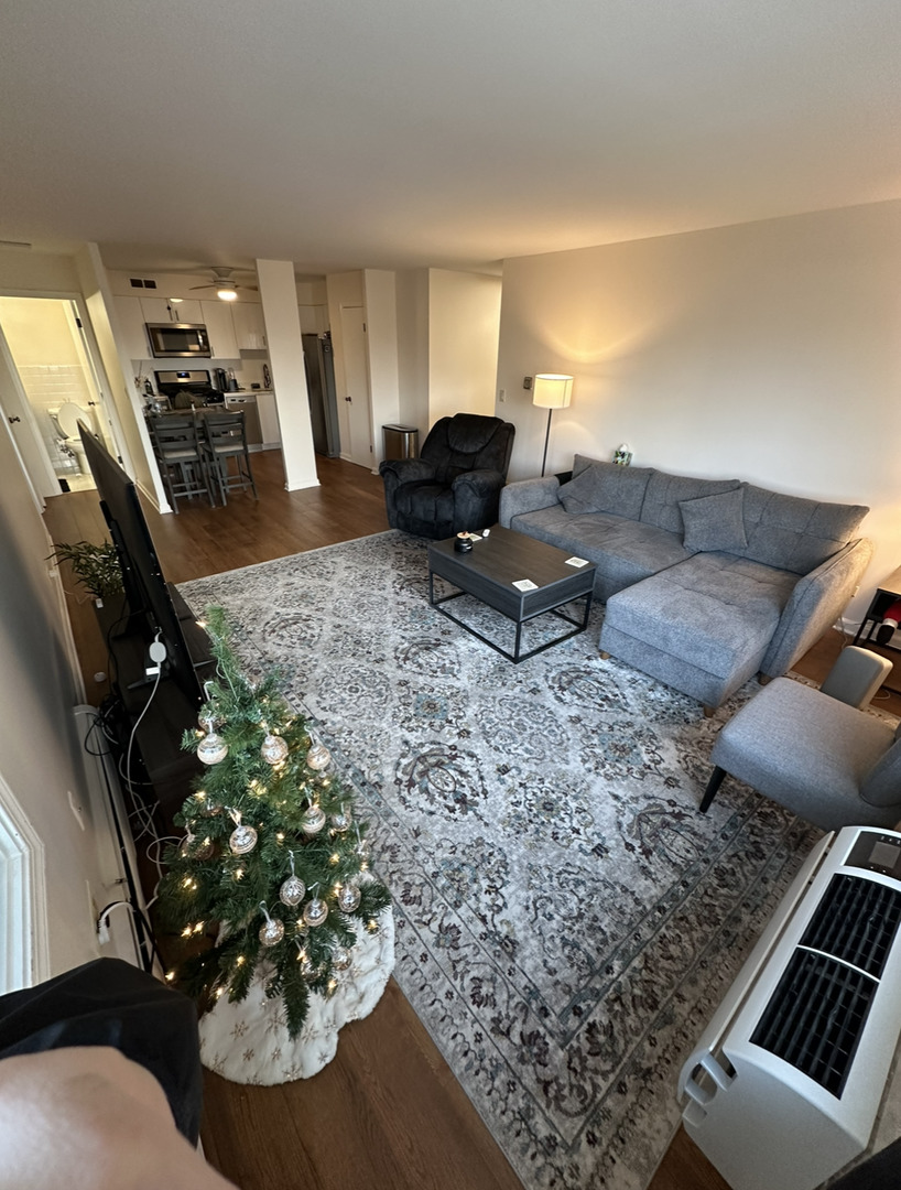 6325 North Sheridan Road, Unit 1008 Chicago, IL 60660 - Photo 8 of 17 Gallery Image 8