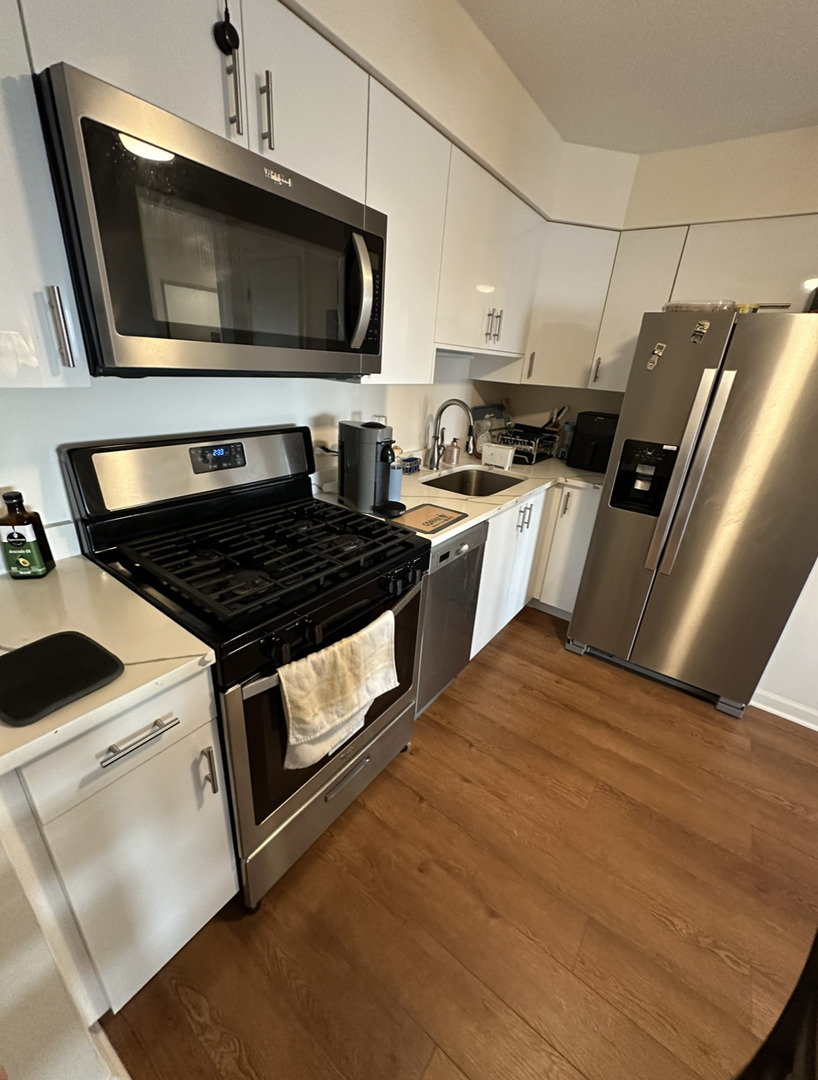 6325 North Sheridan Road, Unit 1008 Chicago, IL 60660 - Photo 10 of 17 Gallery Image 10