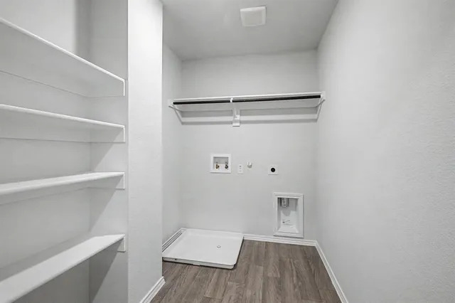 $2,150 | 213 Arbor Court, Granbury, TX 76048