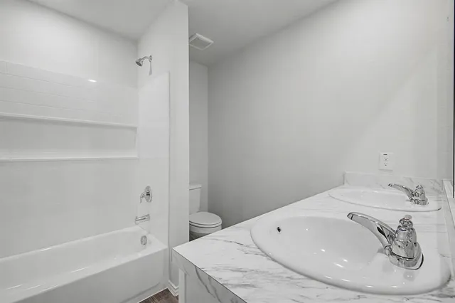 $2,150 | 213 Arbor Court, Granbury, TX 76048