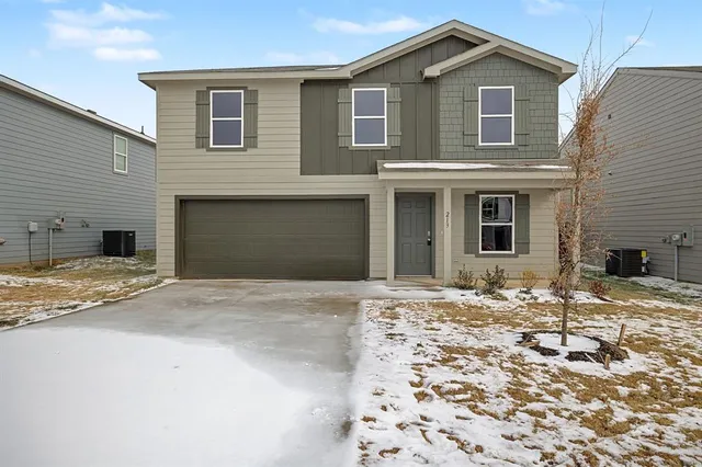 $2,150 | 213 Arbor Court, Granbury, TX 76048