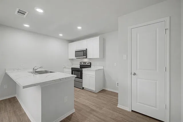 $2,150 | 213 Arbor Court, Granbury, TX 76048