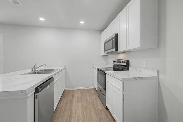 $2,150 | 213 Arbor Court, Granbury, TX 76048