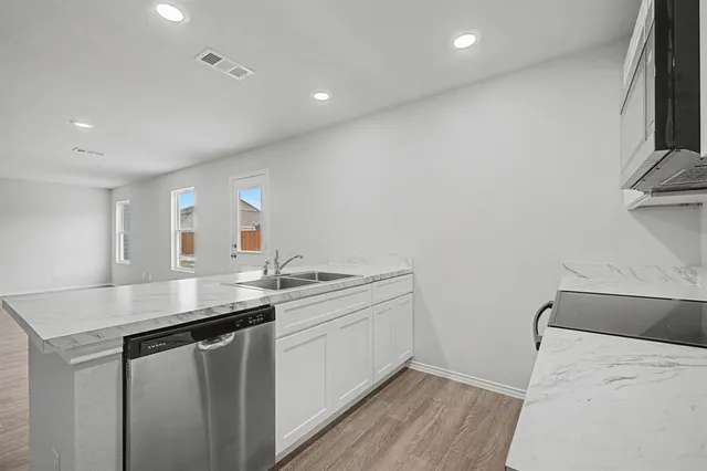 $2,150 | 213 Arbor Court, Granbury, TX 76048