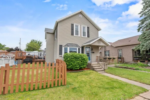 $179,900 | 1816 11th Avenue, Menominee, MI 49858