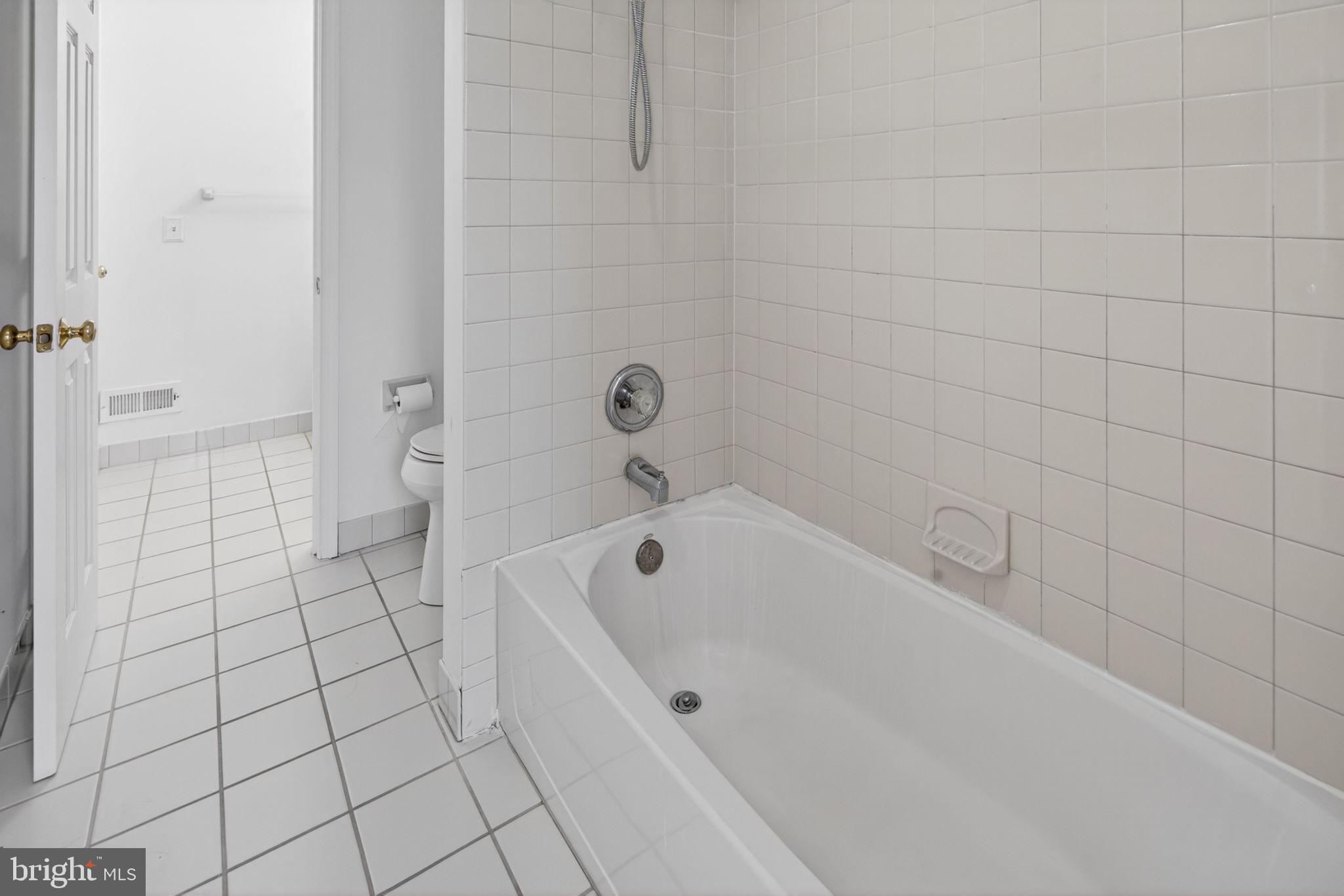 28 Sutton Court Pennington, NJ 08534 - Photo 27 of 45