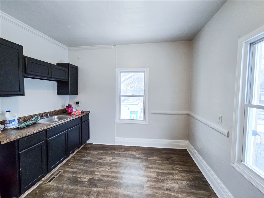 524 Dewey Avenue Rochester, NY 14613 - Photo 6 of 13