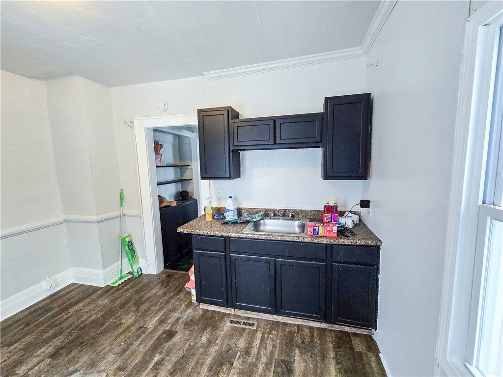 524 Dewey Avenue Rochester, NY 14613 - Photo 7 of 13