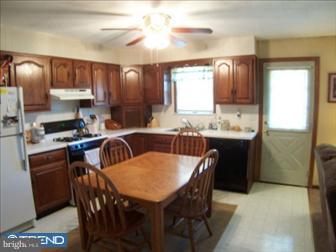 97 Woodlawn Road Warminster, PA 18974 - Photo 3 of 6 Kitchen