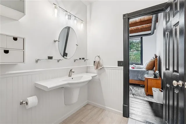 a view of entryway and kitchen