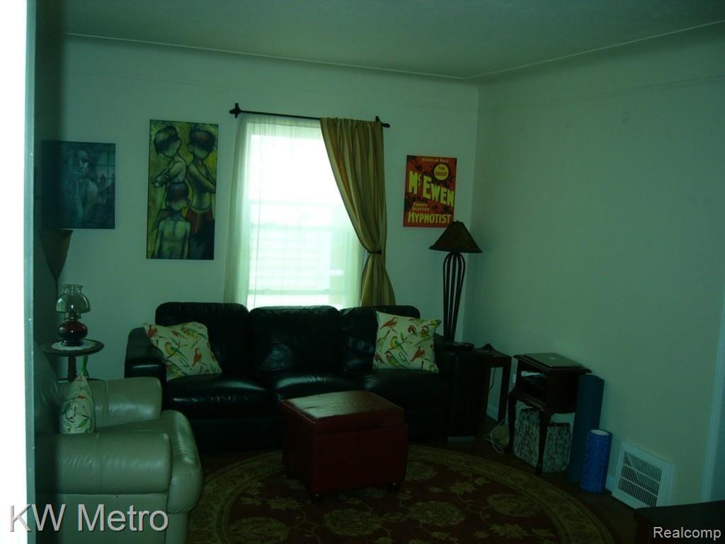 2379 Cambridge Road Berkley, MI 48072 - Photo 3 of 17