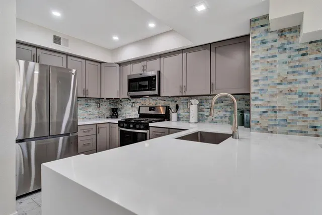 $425,000 | 1555 North Chaparral Road, Unit 207, Palm Springs, CA 92262