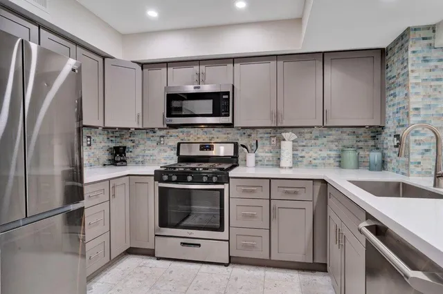 $425,000 | 1555 North Chaparral Road, Unit 207, Palm Springs, CA 92262