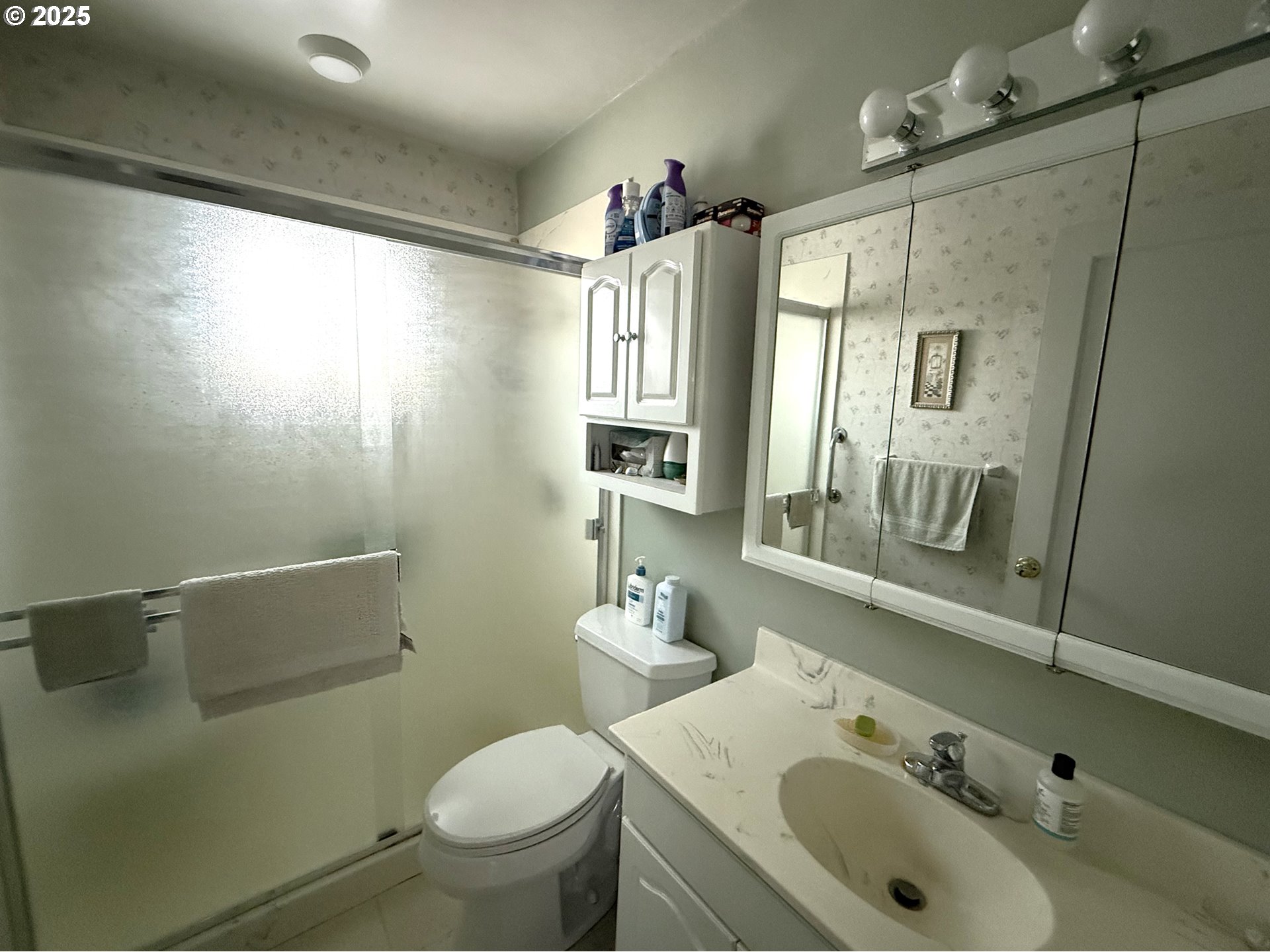 2076 Roberts Road Medford, OR 97504 - Photo 17 of 29 a bathroom with a sink toilet and shower