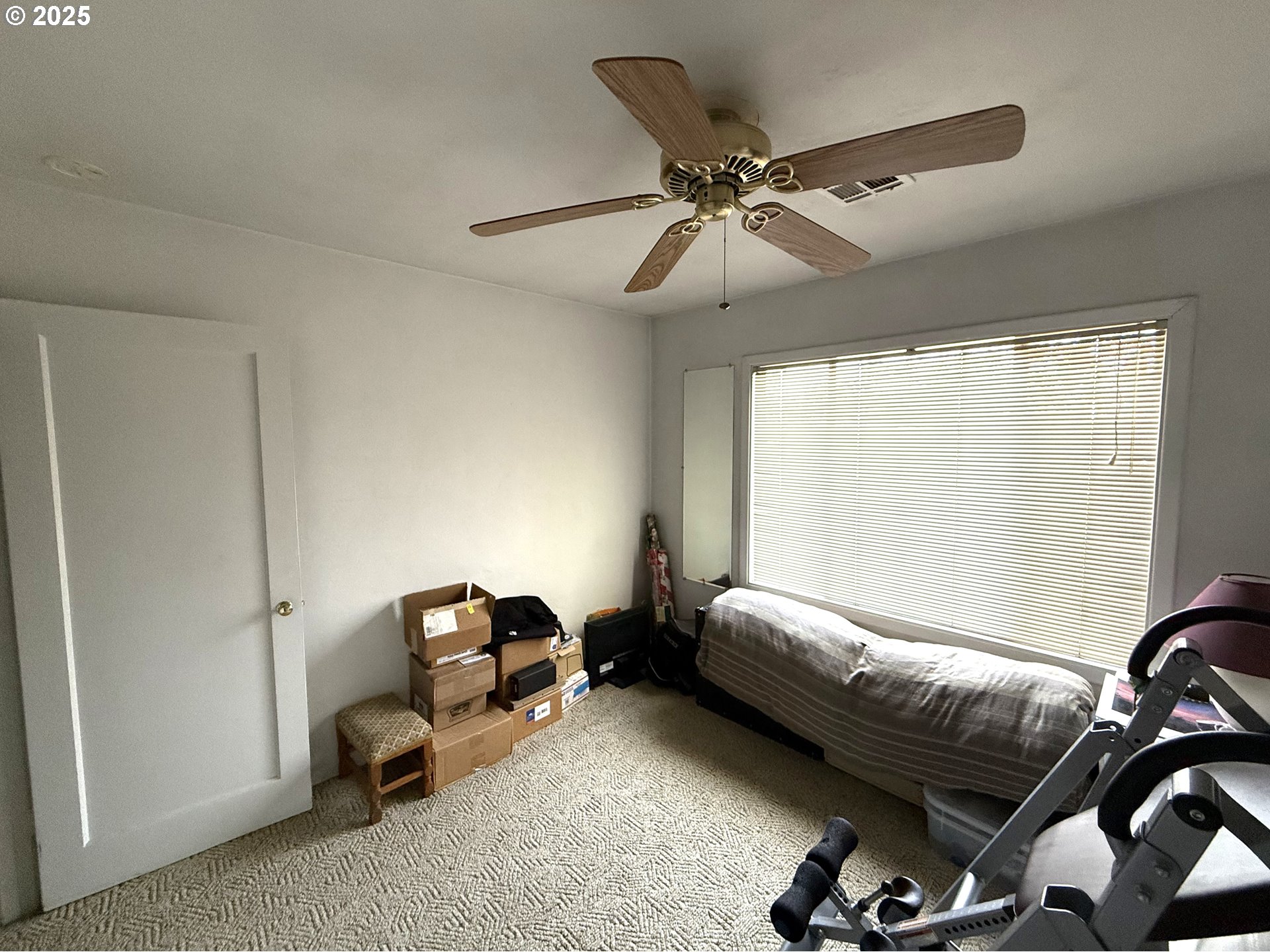 2076 Roberts Road Medford, OR 97504 - Photo 18 of 29 a living room with furniture and a window