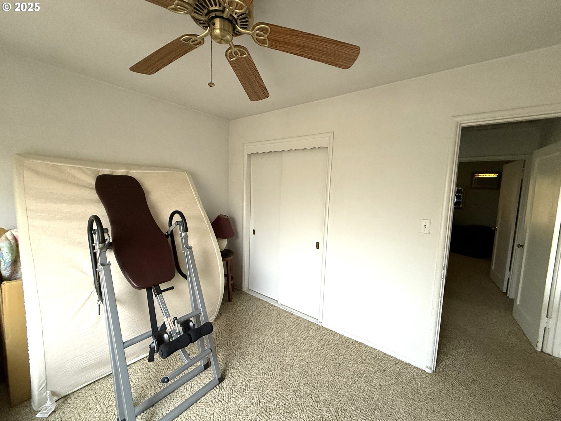 2076 Roberts Road Medford, OR 97504 - Photo 19 of 29 a view of a room with gym equipment