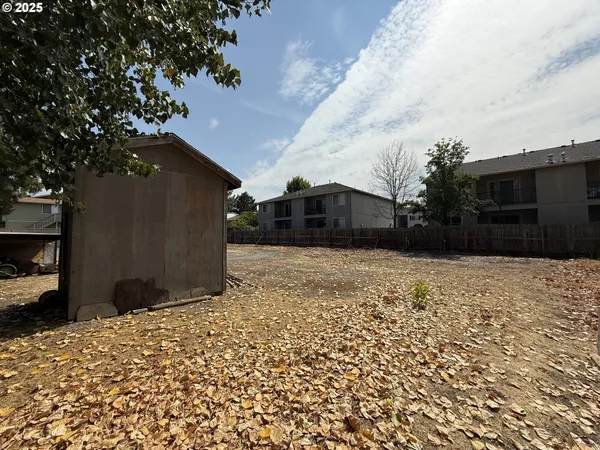 a view of a backyard of the house