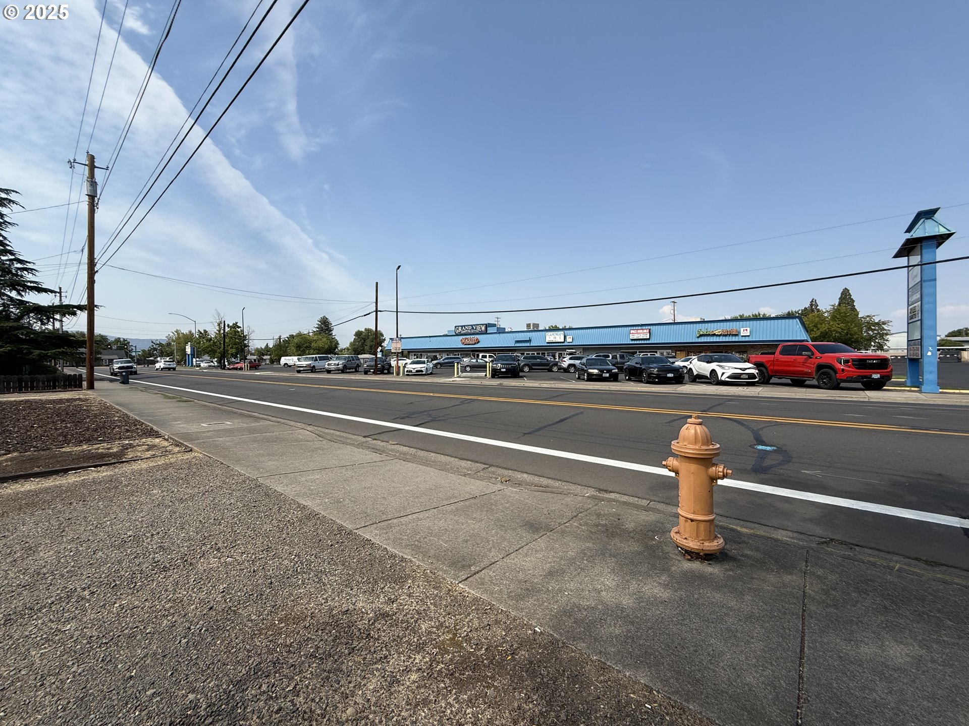 2076 Roberts Road Medford, OR 97504 - Photo 5 of 29