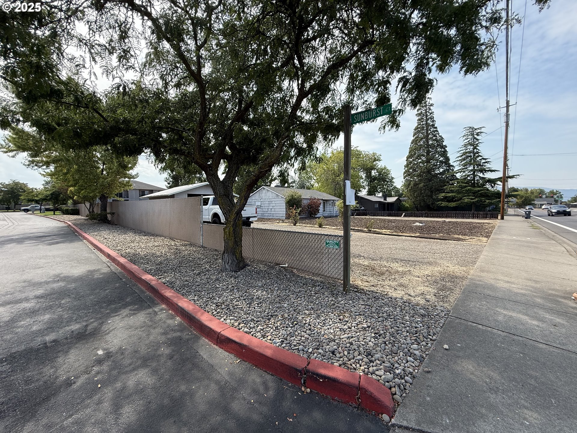 2076 Roberts Road Medford, OR 97504 - Photo 9 of 29 a view of a outdoor space