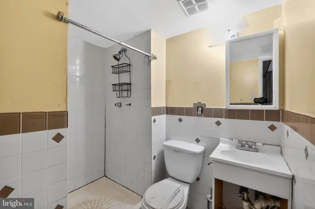 $400,000 | 14 Seek Court, Takoma Park, MD 20912