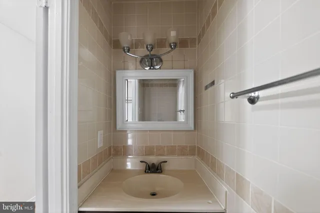 $400,000 | 14 Seek Court, Takoma Park, MD 20912