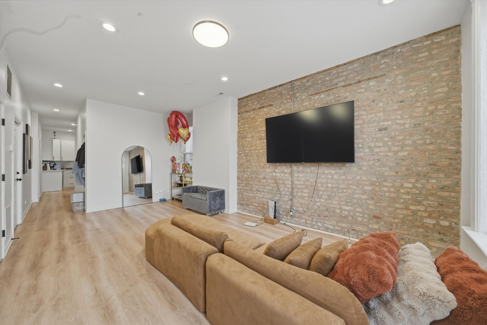 1113 South Racine Avenue Chicago, IL 60607 - Photo 5 of 40 Gallery Image 5