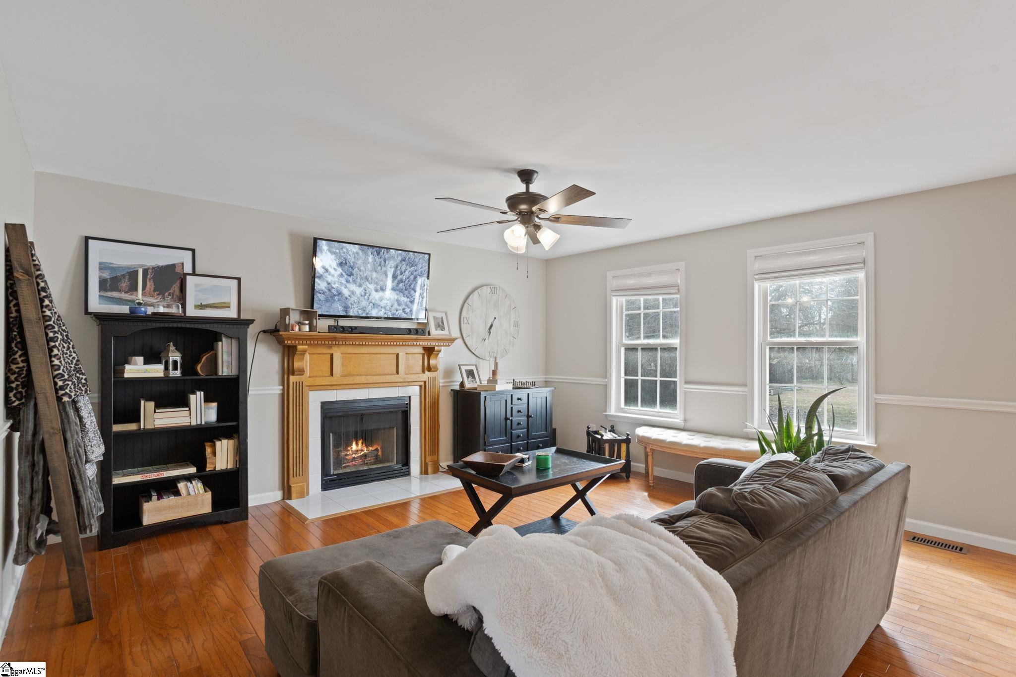 313 Clevington Way Simpsonville, SC 29681 - Photo 4 of 21 Gallery Image 4