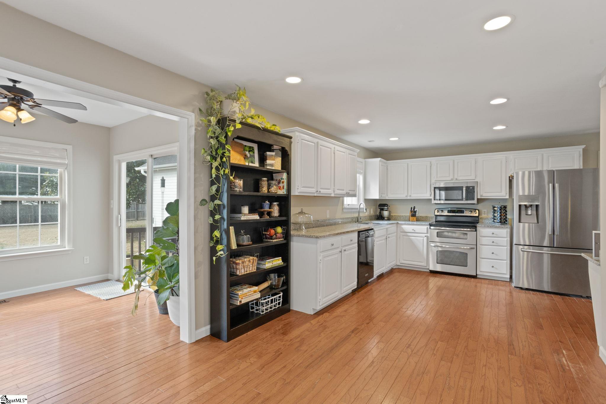 313 Clevington Way Simpsonville, SC 29681 - Photo 6 of 21 Gallery Image 6