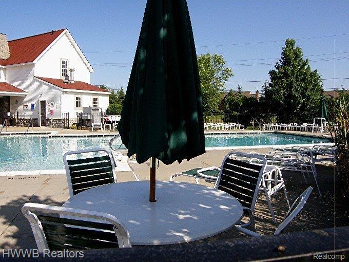 809 Garnet Court Rochester, MI 48306 - Photo 21 of 24 POOL VIEW P1010027 (2).JPG