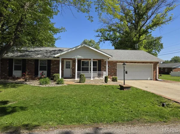 $235,000 | 301 West Redwood Street, Aviston, IL 62216