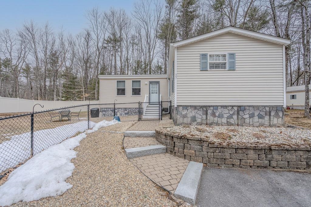 37 Cardinal Way Barrington, NH 03825 - Photo 2 of 31