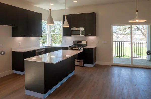 $2,100 | 5209 Nichols Street, Houston, TX 77020