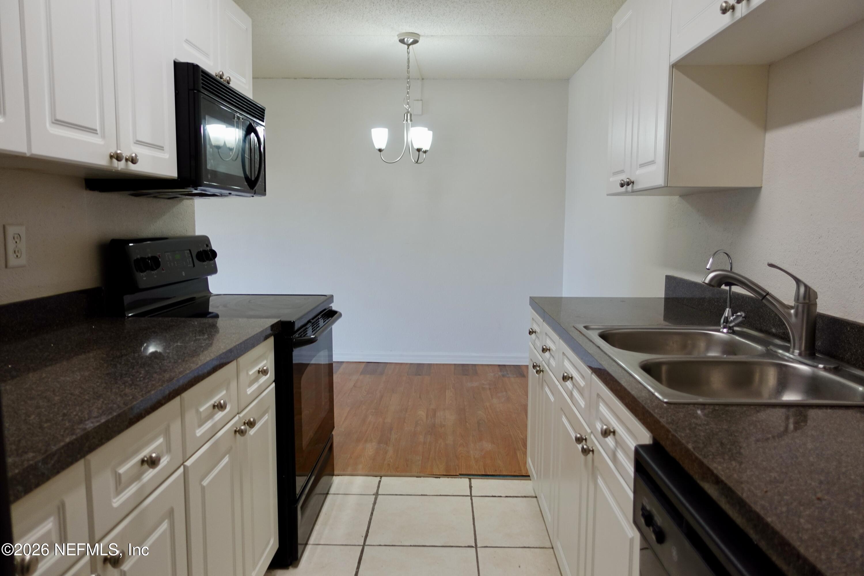 355 Monument Road, Unit 20 D2 Jacksonville, FL 32225 - Photo 4 of 14 Kichen