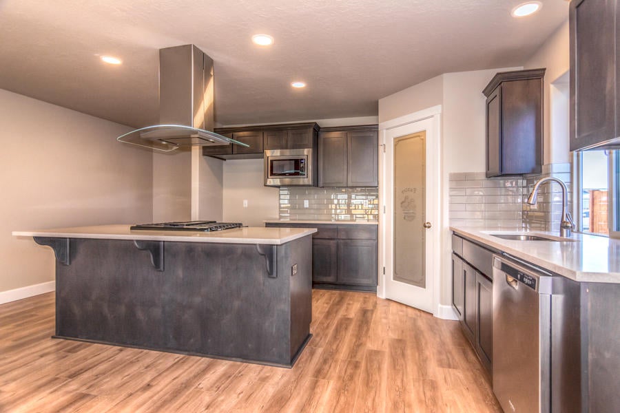 2570 Southwest Newberry Loop Redmond, OR 97756 - Photo 5 of 25 26th St NW 677 Web (11 of 41)