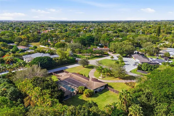 $7,900 | 9890 Southwest 138th Street, Miami, FL 33176