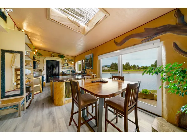 $599,999 | 2674 Highway 101, Seaside, OR 97138