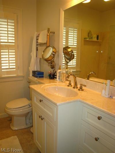 3342 Maynard Road Beachwood, OH 44122 - Photo 18 of 25 Updated full hallway bath.