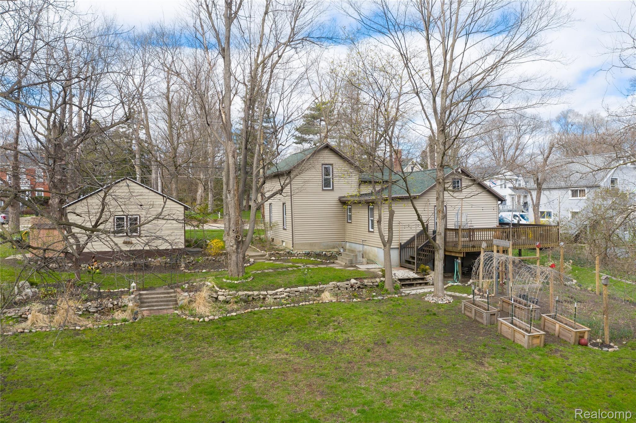 605 West Silver Lake Road Fenton, MI 48430 - Photo 23 of 37 Exteriors (14 of 17).jpg
