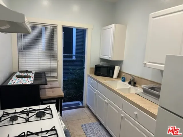 $1,925 | 1025 Locust Avenue, Unit 6, Long Beach, CA 90813