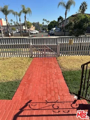 $1,925 | 1025 Locust Avenue, Unit 6, Long Beach, CA 90813