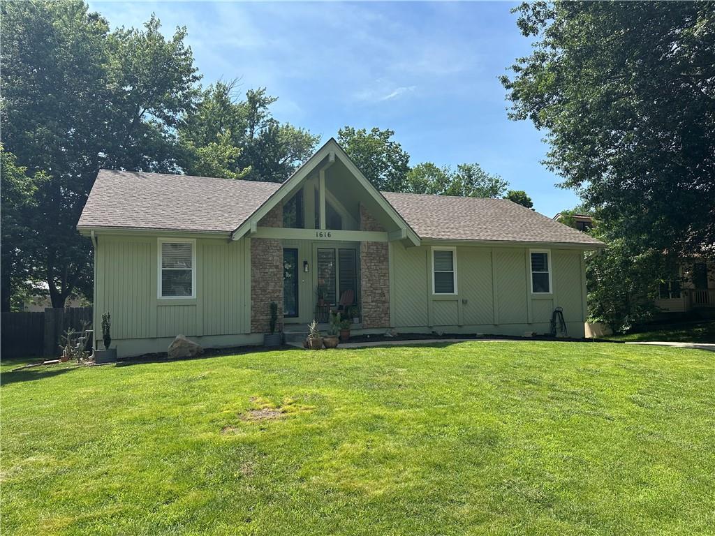 1616 Northeast Ridgeview Drive Lee's Summit, MO 64086 - Photo 2 of 28