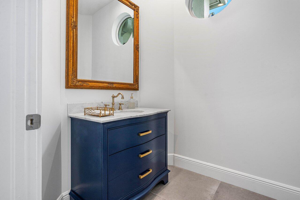 4824 Bocaire Boulevard Boca Raton, FL 33487 - Photo 29 of 71 Powder room