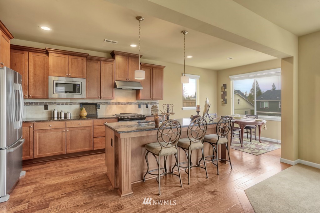 829 Mount Baker Avenue Northeast Renton, WA 98059 - Photo 4 of 25 Gallery Image 4
