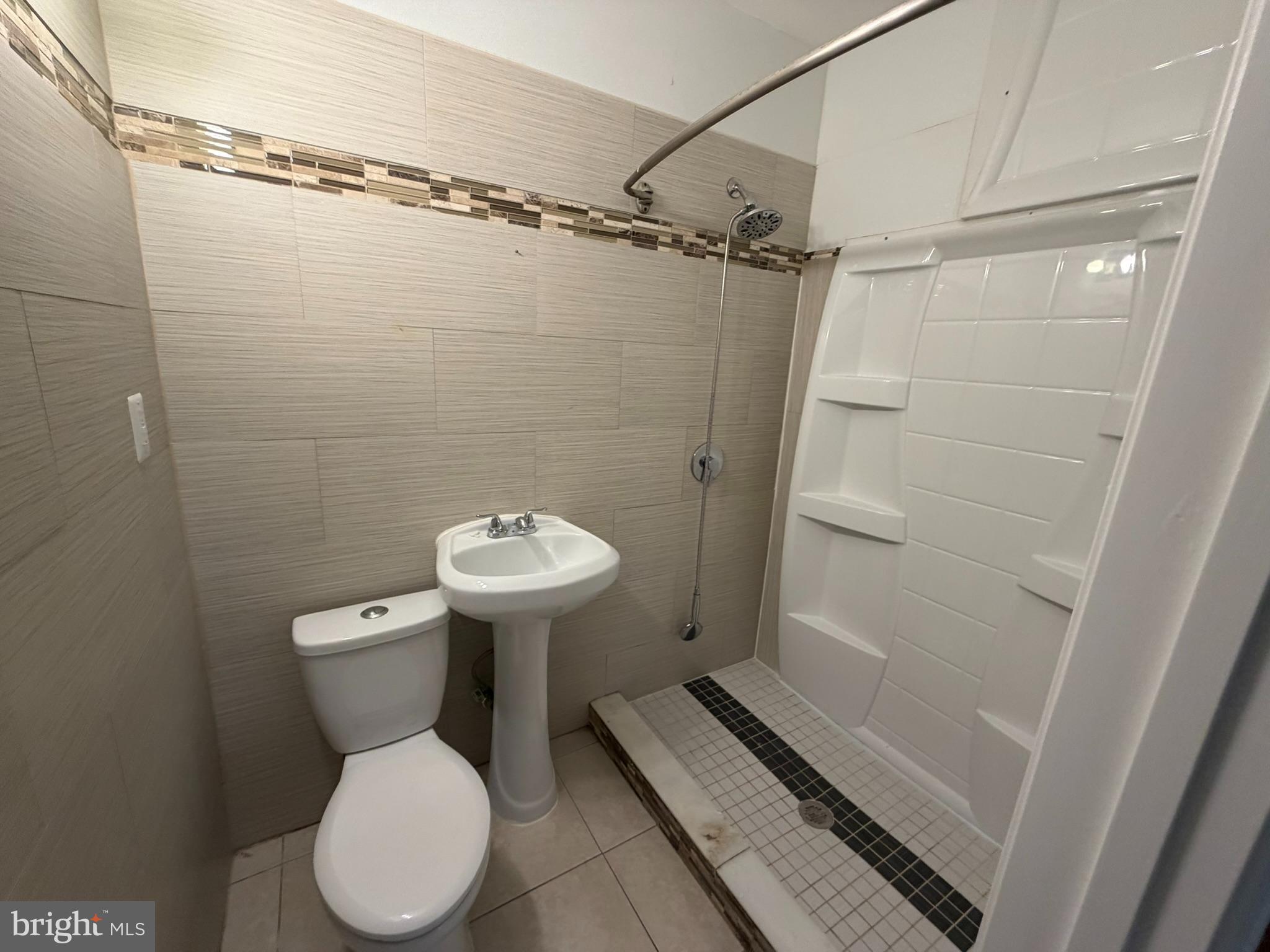 2923 Fairhill Road Fairfax, VA 22031 - Photo 38 of 63 Bedroom 4 with en-suite bathroom 3